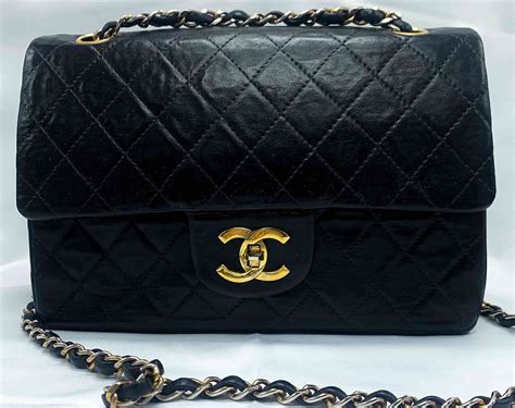 sac chanel made in italy vrai ou faux|Chanel bag vs real.